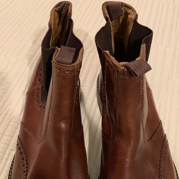 Kenneth Cole Men's chelsea boot with brogue details in brown leather Italy - Picture 14 of 16